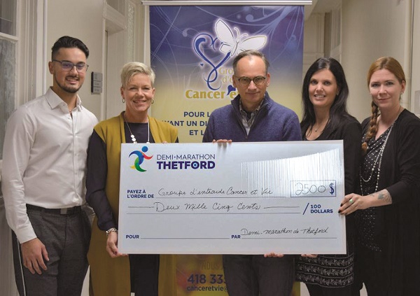 Un don de 2 500 $ au Groupe d’entraide Cancer et Vie de Thetford